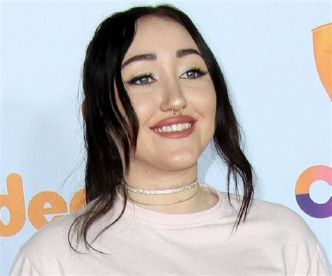 Noah Cyrus Profiles .